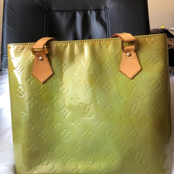 Authentic Louis Vuitton Huston Vernis bag - Picture 2 of 16